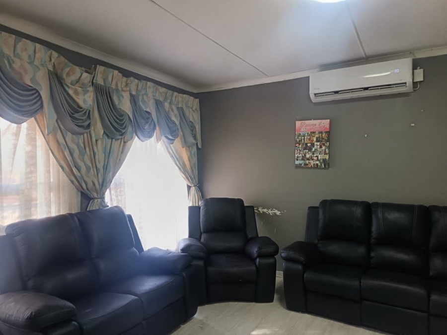 4 Bedroom Property for Sale in Carters Glen Northern Cape